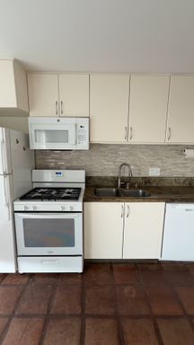 2 Weeks Free Rent Beach Front Apartment – photo 1
