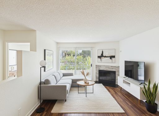 AVAILABLE FOR TOUR FIRST WEEK OF SEPT - 4 WEEKS FREE RENT – photo 1