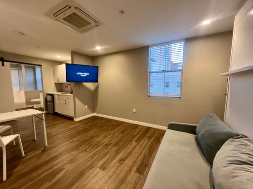 Furnished Studios With Modern Aesthetics! Move In Specials Available!! – photo 1