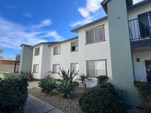 UP TO 4 WEEKS FREE** Ask us how-Newly Renovated, 2 Bedroom / 1 Bath with Patio! – photo 1