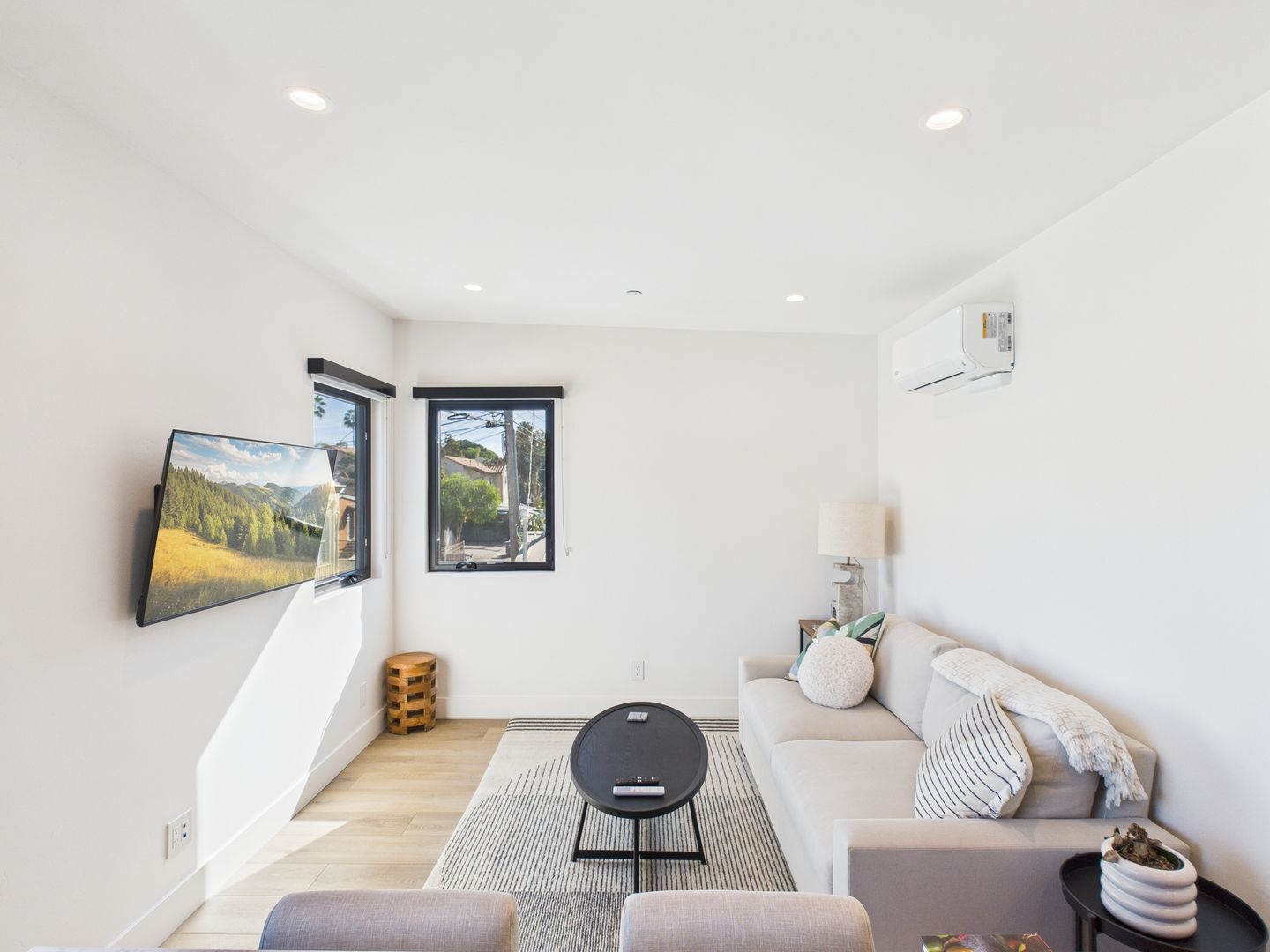 Encinitas Apartment: 811 3rd Street