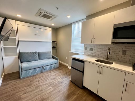 Up To $1500 In Move-In Specials! Sleek Furnished Studio With Flat Fee Utilities! – photo 1