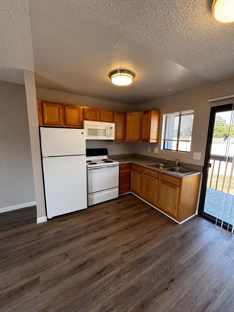 Chula Vista Apartment: 411 and 415 Park Way