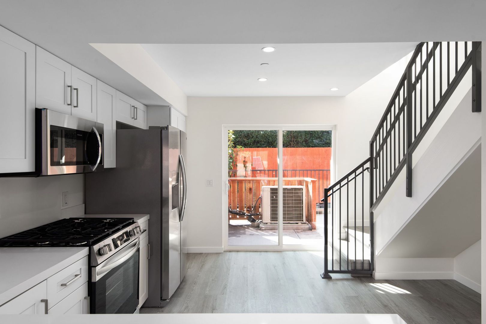 Vista Apartment: 627 Civic Center Drive