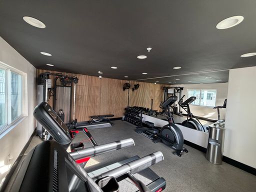 Charming 1 Bed 1 Bath - With a pool and parking!!! – photo 1