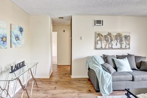 Spacious 1 Bed/1 Bath Unit, Gated Community – photo 1