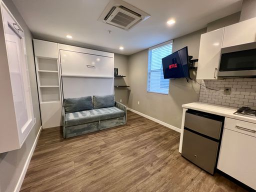 Gorgeous Studio in the Heart Of Downtown San Diego! Ask about Move In Specials! – photo 1