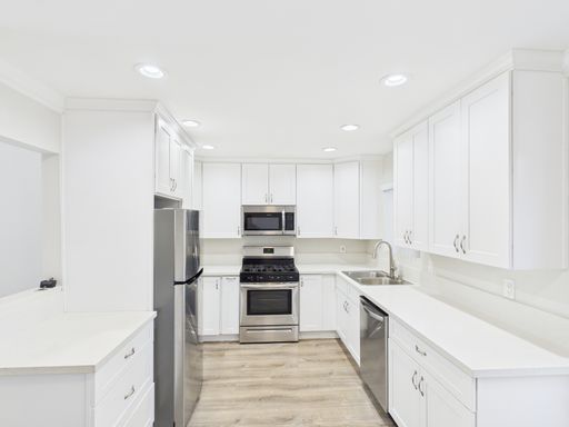 Fully Renovated Downstairs 2 Bed / 2 Bath – In-Unit Laundry, AC & Gated Parking! – photo 1