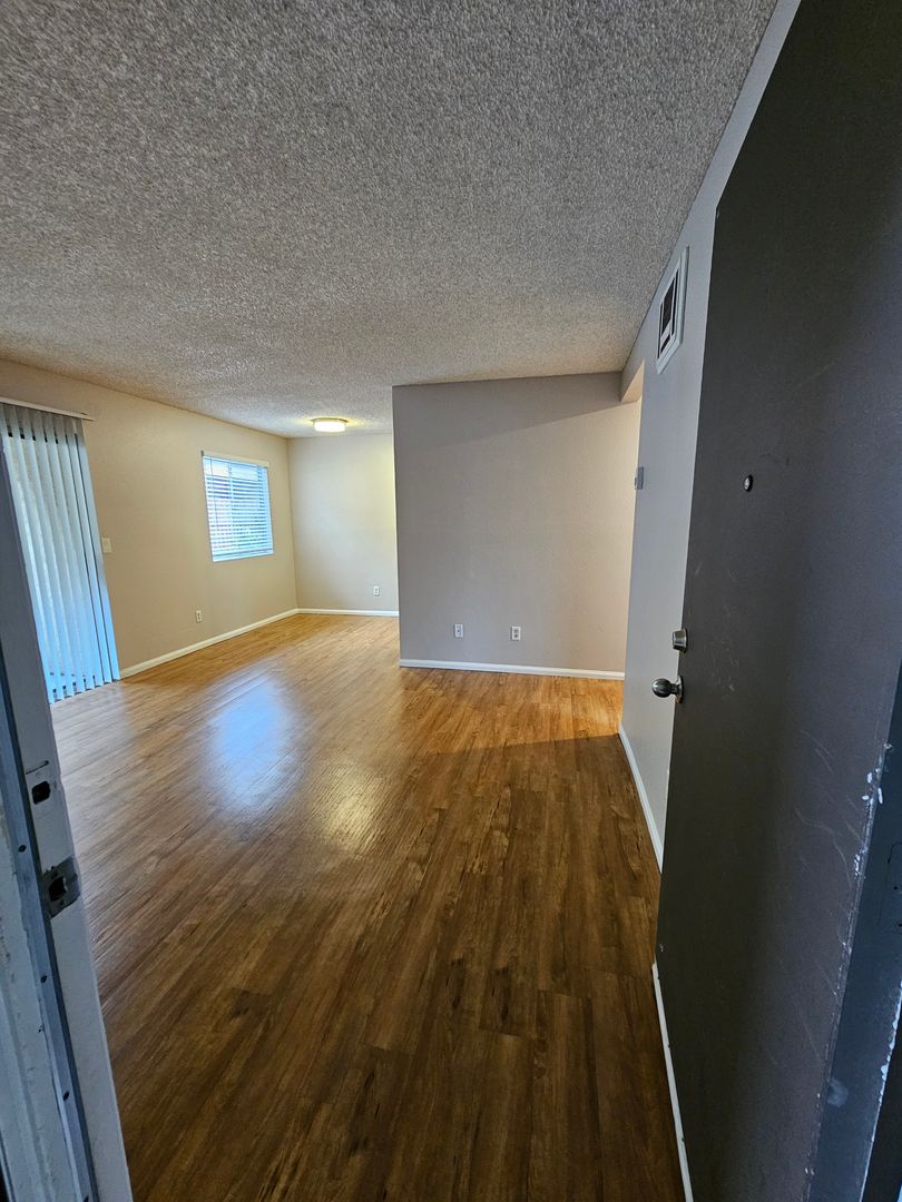 Chula Vista Apartment: 1051 Del Mar Avenue