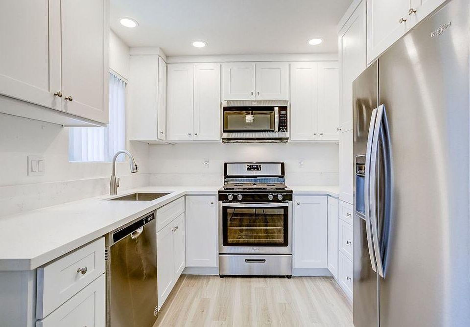 Escondido Apartment: 1064 N Escondido Blvd