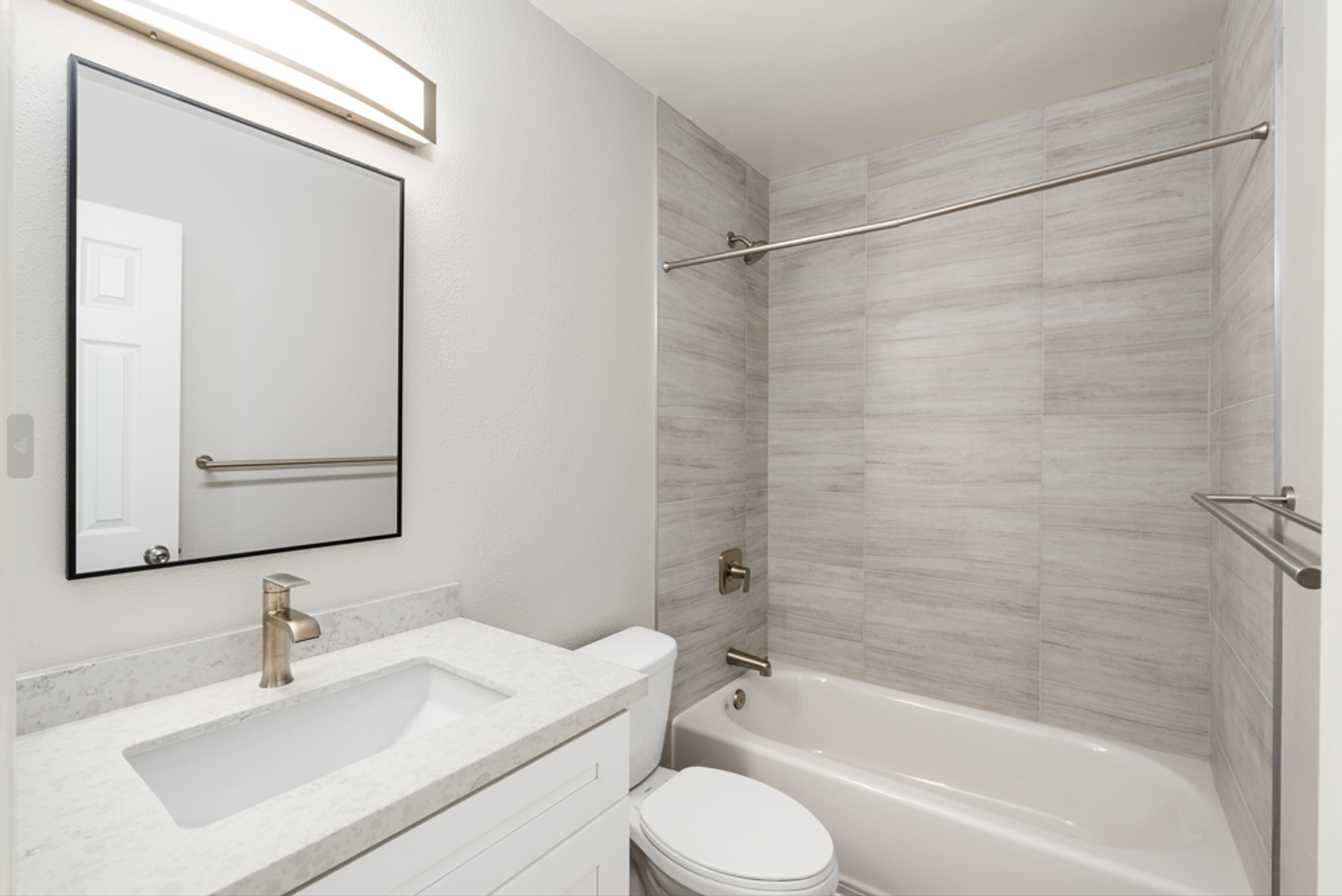 El Cajon Apartment: 294 Ballantyne  St.