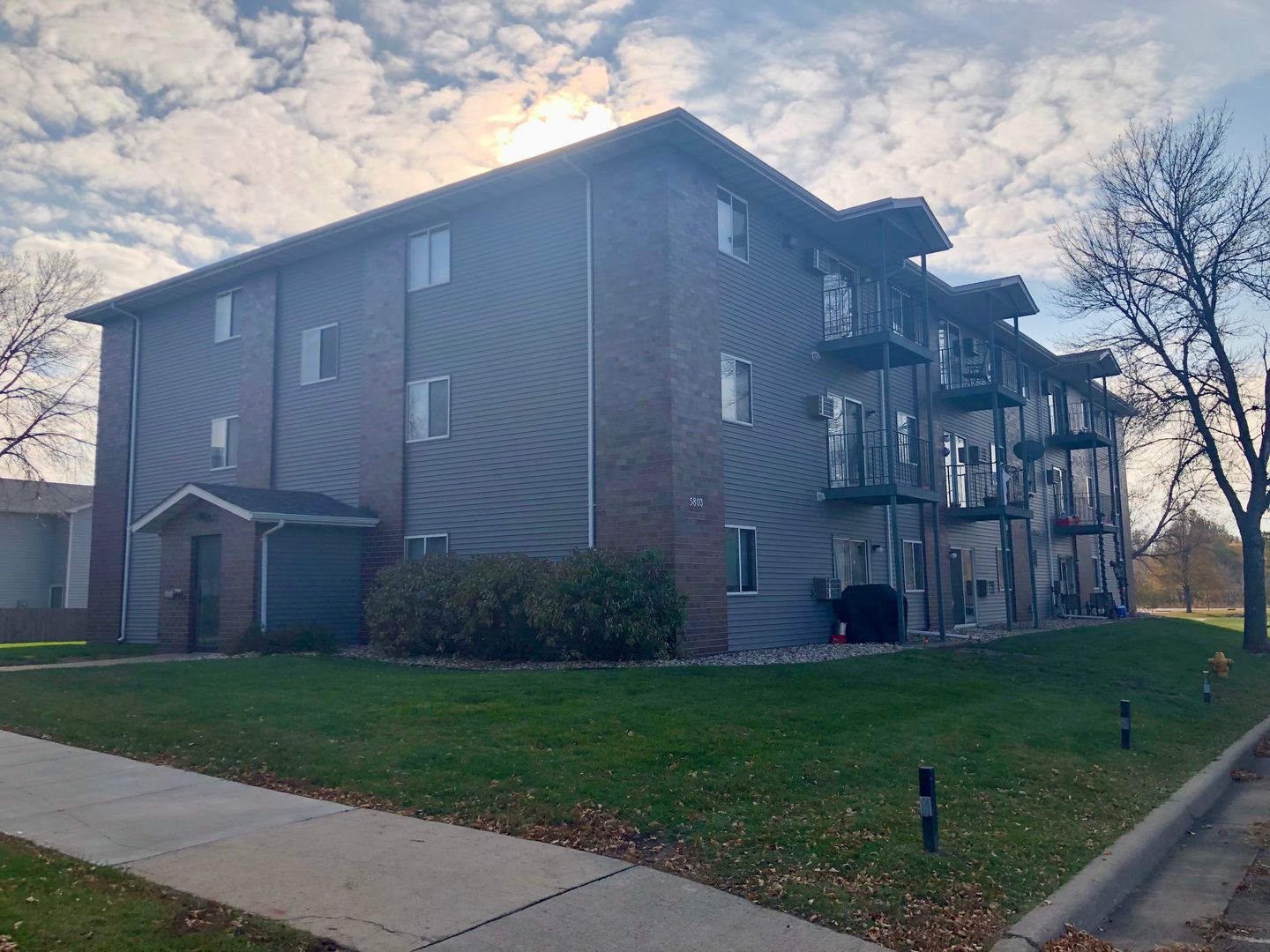 Sioux Falls Apartment: 5801 W Christopher Place