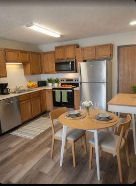 Spacious, Modern 3 bd Apartment. Beautiful Building. Pet friendly. – photo 1