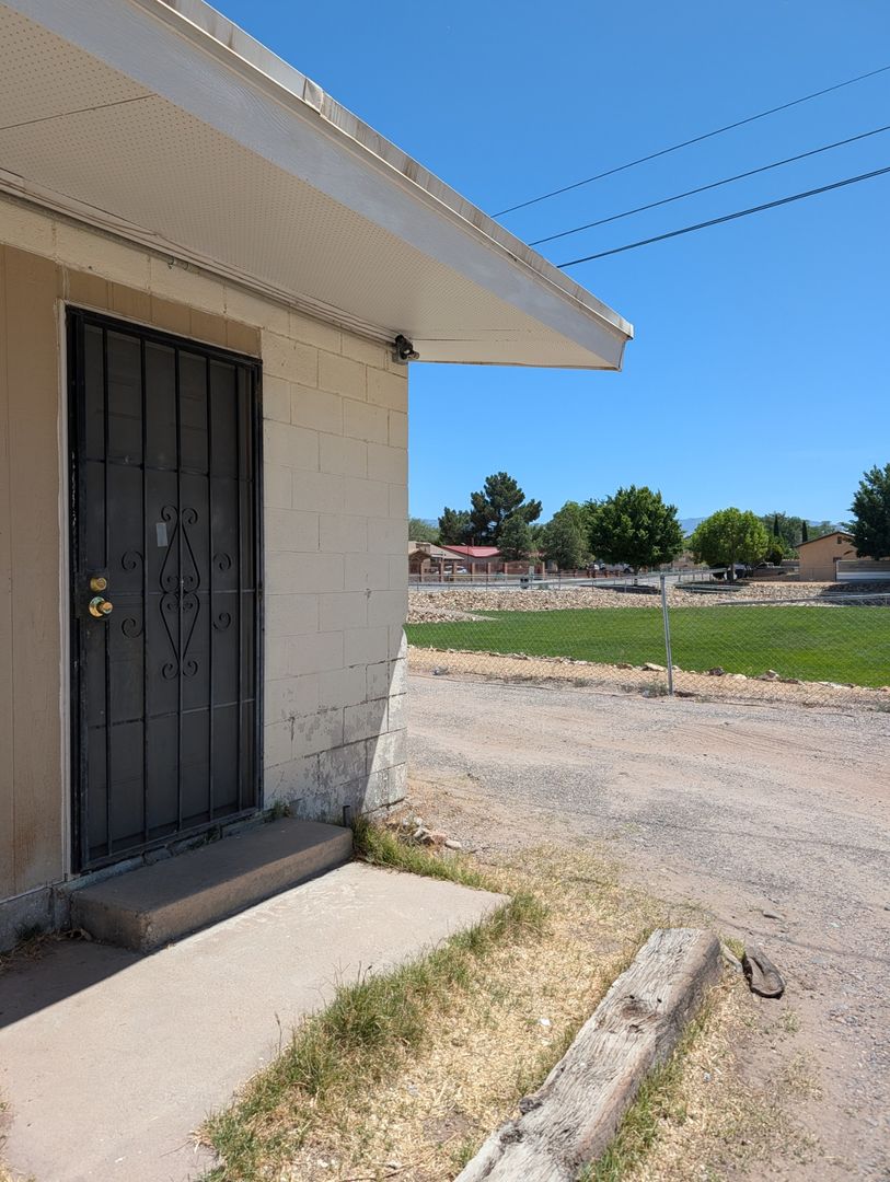 Albuquerque Apartment: 1226 Goff Boulevard SW