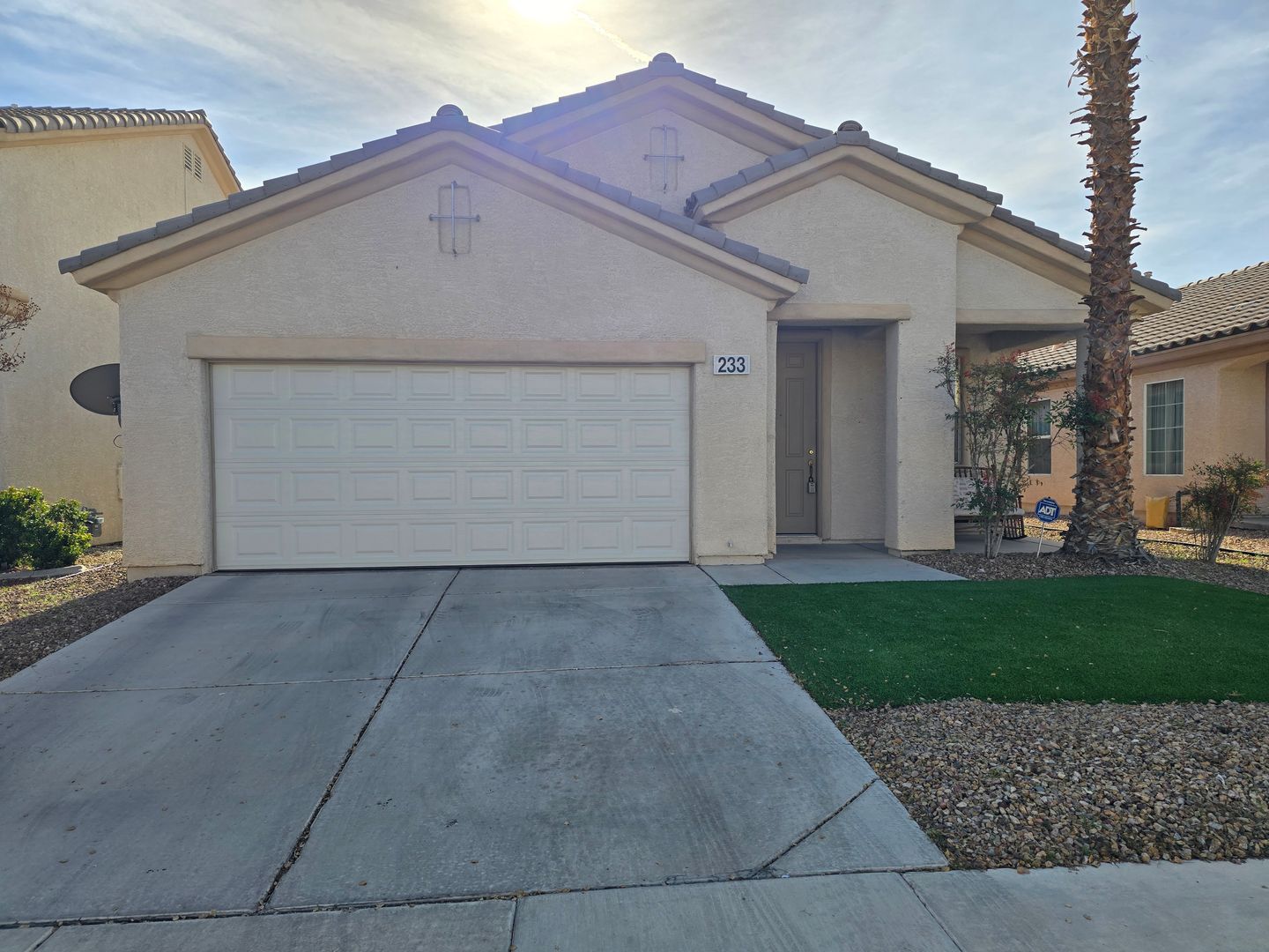 Las Vegas House: 233 Country Greens Avenue