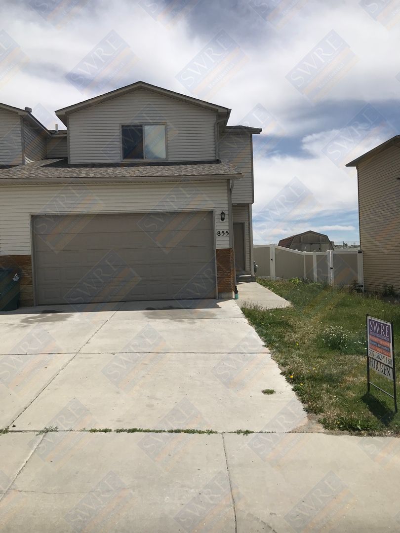 Rock Springs House: 855 Blue Sage