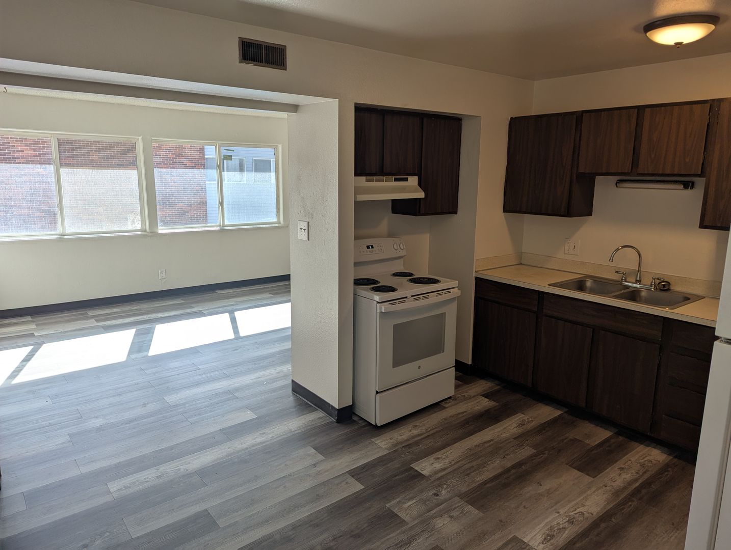 Rock Springs Apartment: 915 Walnut  St Building