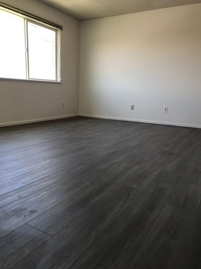 Rock Springs Apartment: 915 Walnut  St Building