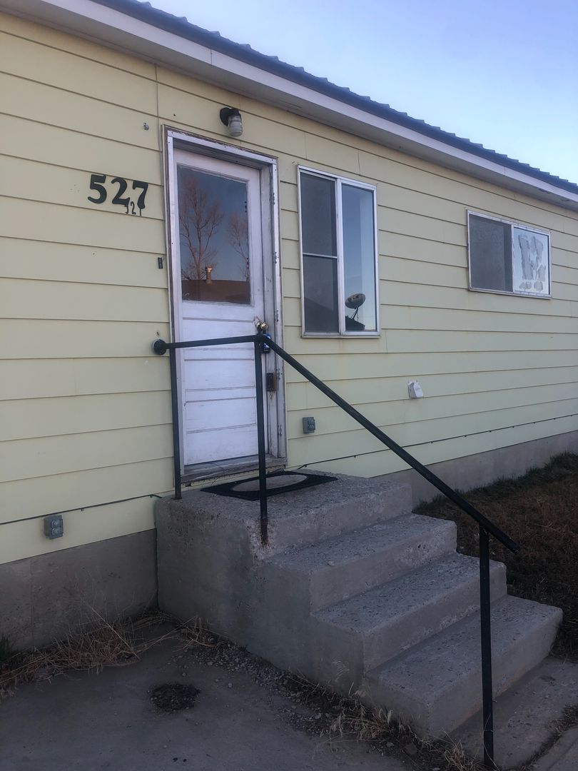 Green River Apartment: 527 Jensen St