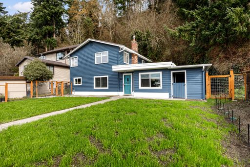 Coastal Living and Small Dog Friendly! – photo 1