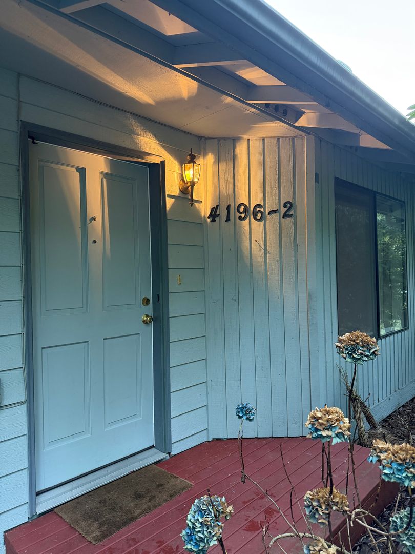 Clinton House: 4196 Winns Hollow Unit #2