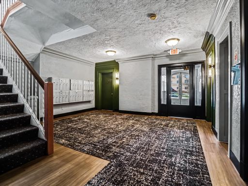 2374 Euclid Heights Blvd Apt 207 – photo 1