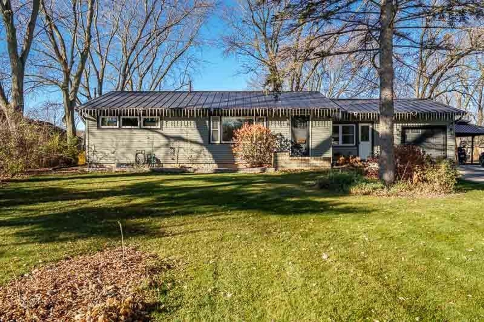 Beloit House: 8930 South Creek Rd