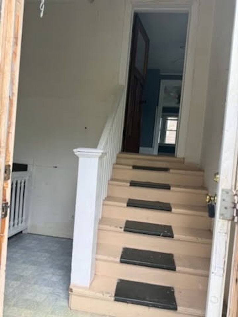Milwaukee Apartment: 1943 S 8th St