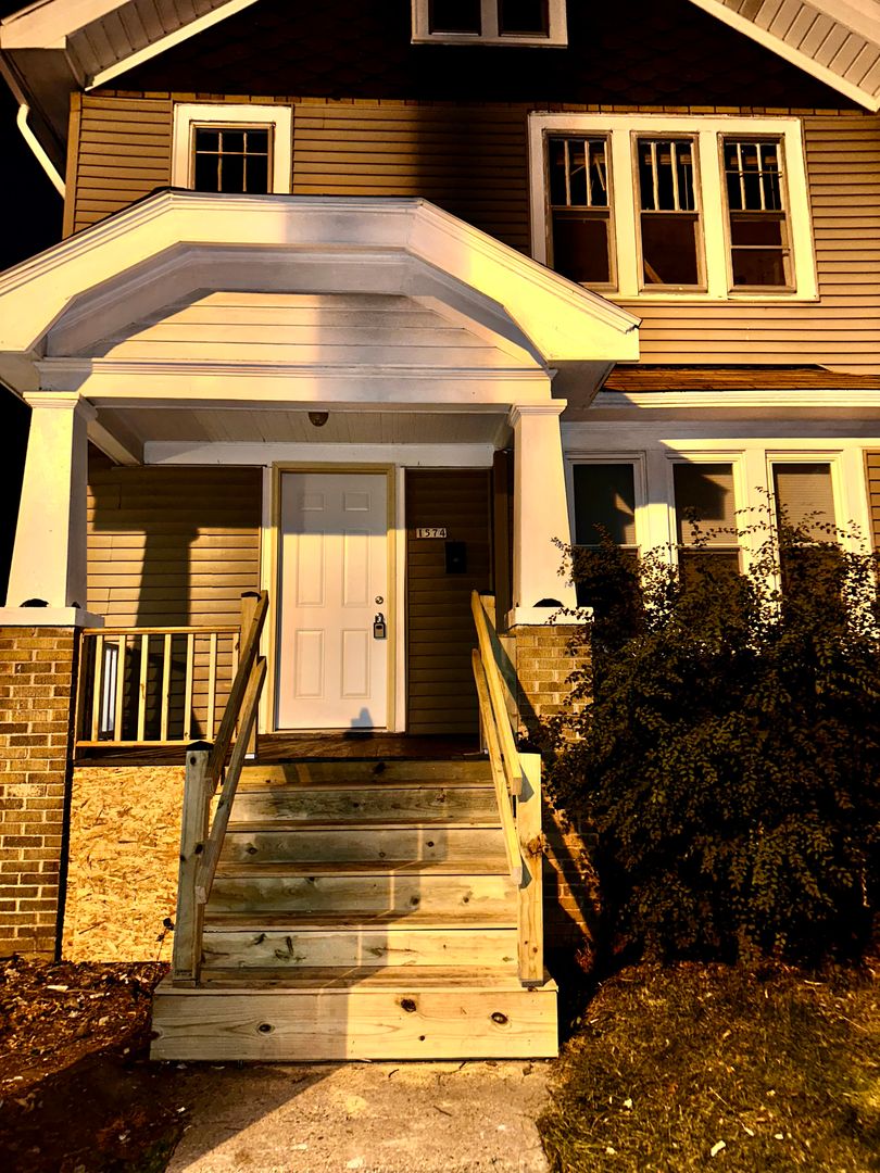 Milwaukee Apartment: 1574 S Union St