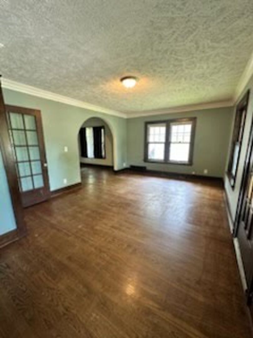 Beloit Apartment: 823 Central Ave