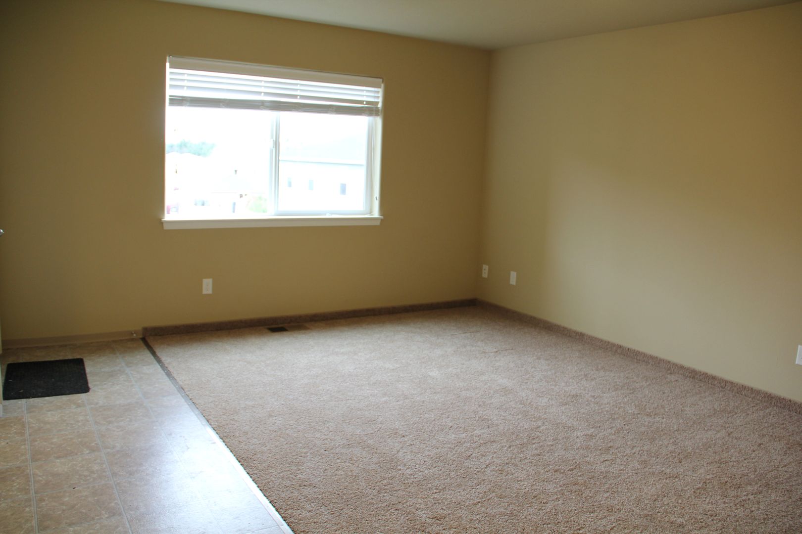 Warrenton Apartment: 2028 SE Huckleberry Ave. A-D