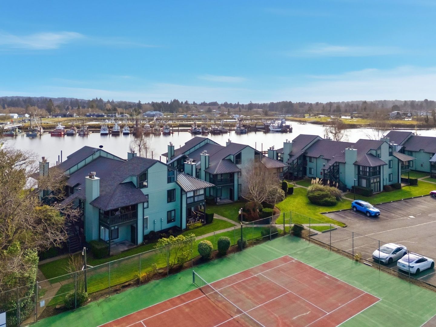 Warrenton House: 336 NE Skipanon Dr