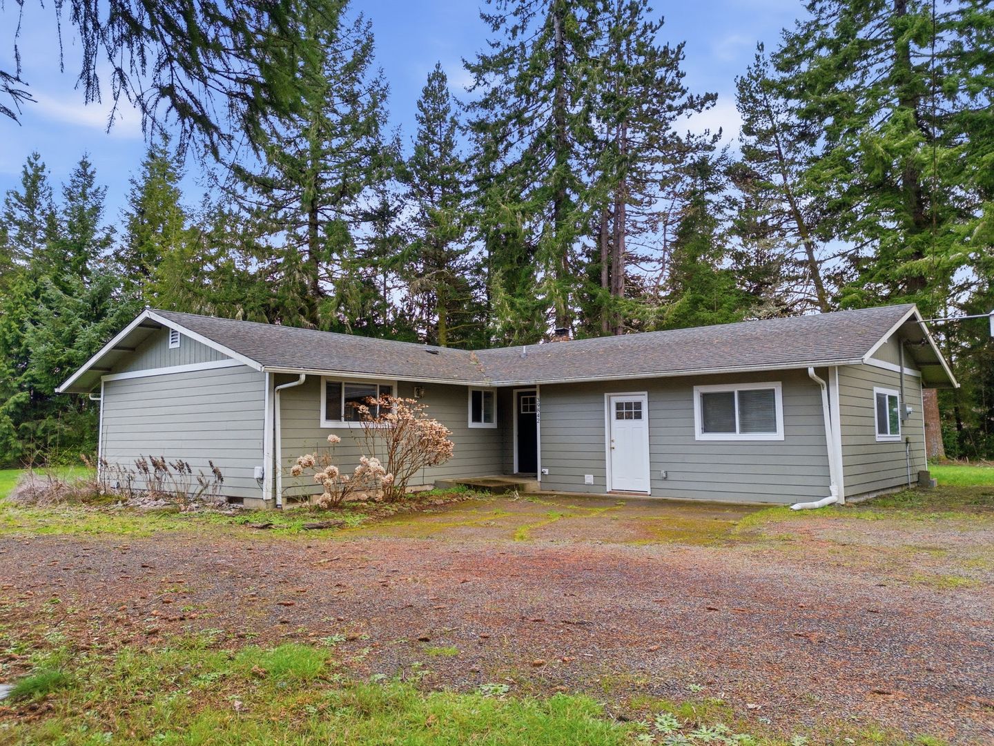 Astoria House: 39842 Burnside Loop