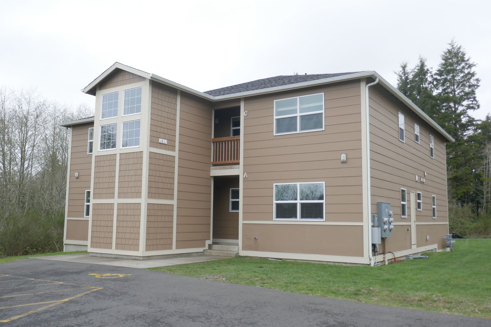 Warrenton Apartment: 1611 S.E. Willow A-D