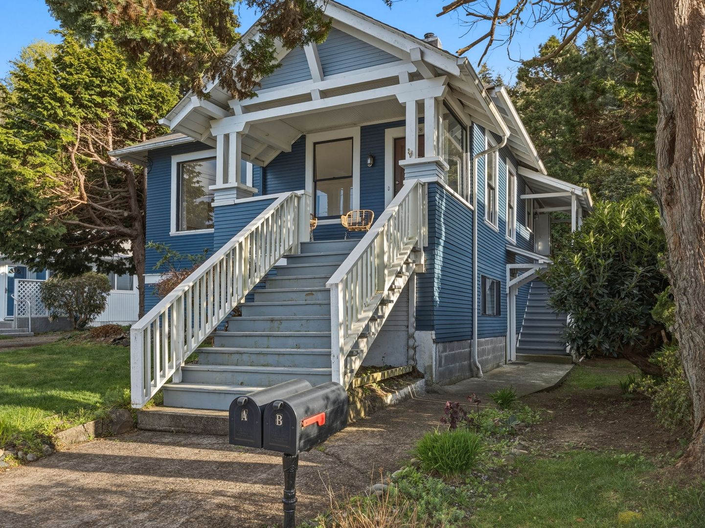 Astoria Apartment: 1939 Irving Ave