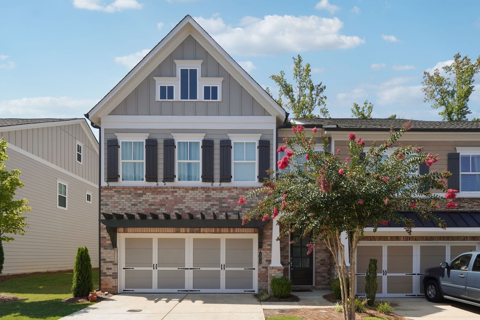 Woodstock Townhome: 171 Bellehaven Dr