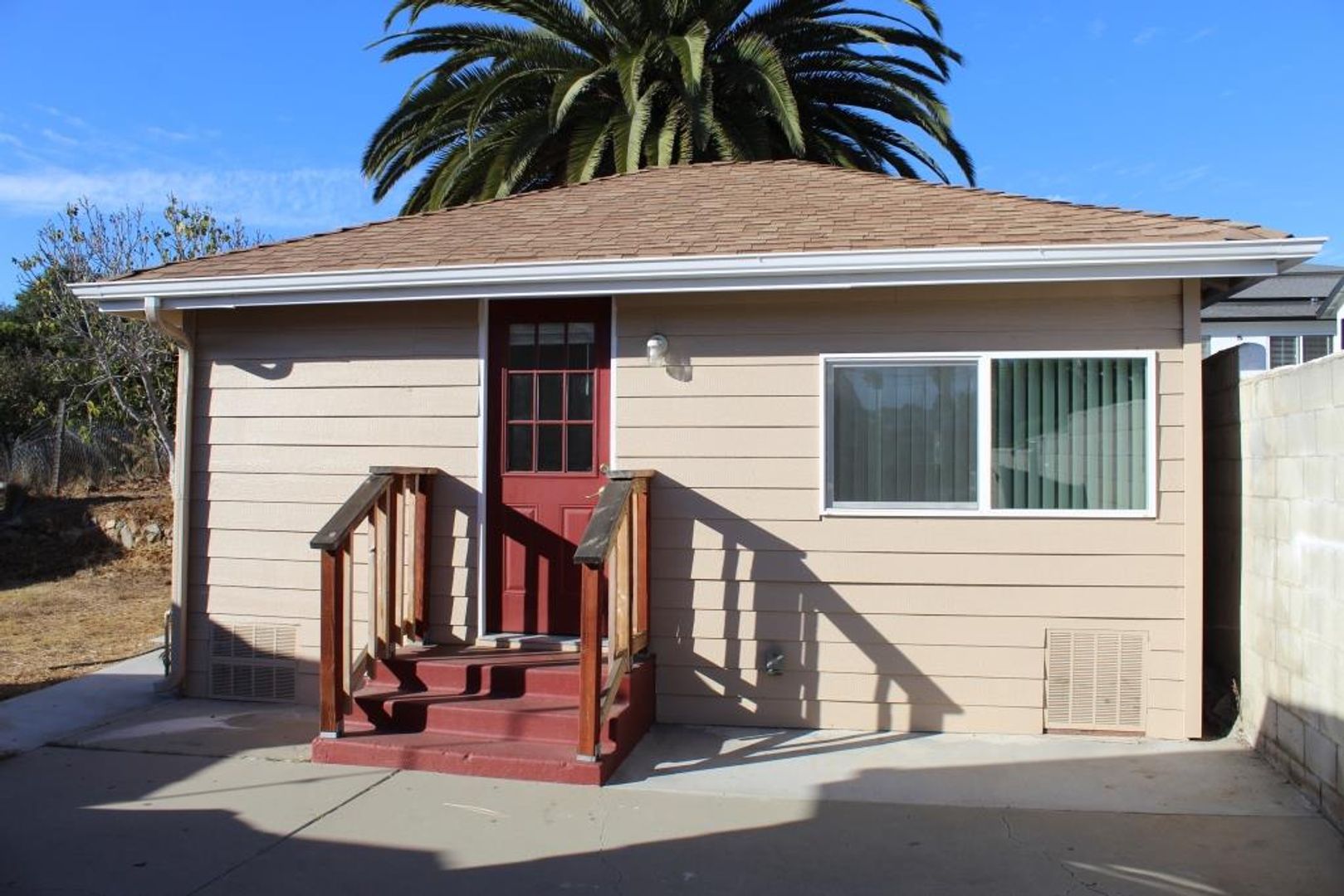 Vista House: 222 1/2 East California Ave