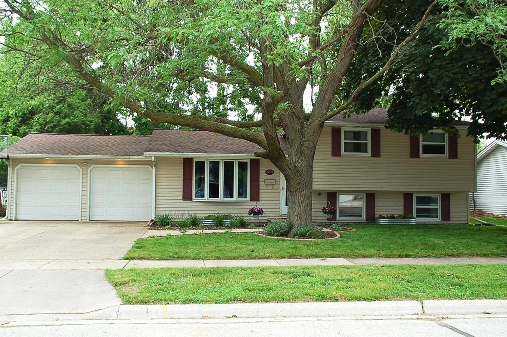 Green Bay House: 1221 Lark Street