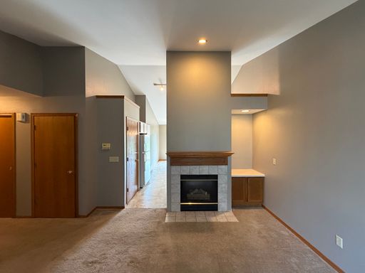 2 Bedroom, 2 Bathroom Duplex - New London, WI – photo 1