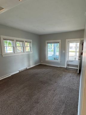 2 Bedroom Lower Apartment in Appleton – photo 1