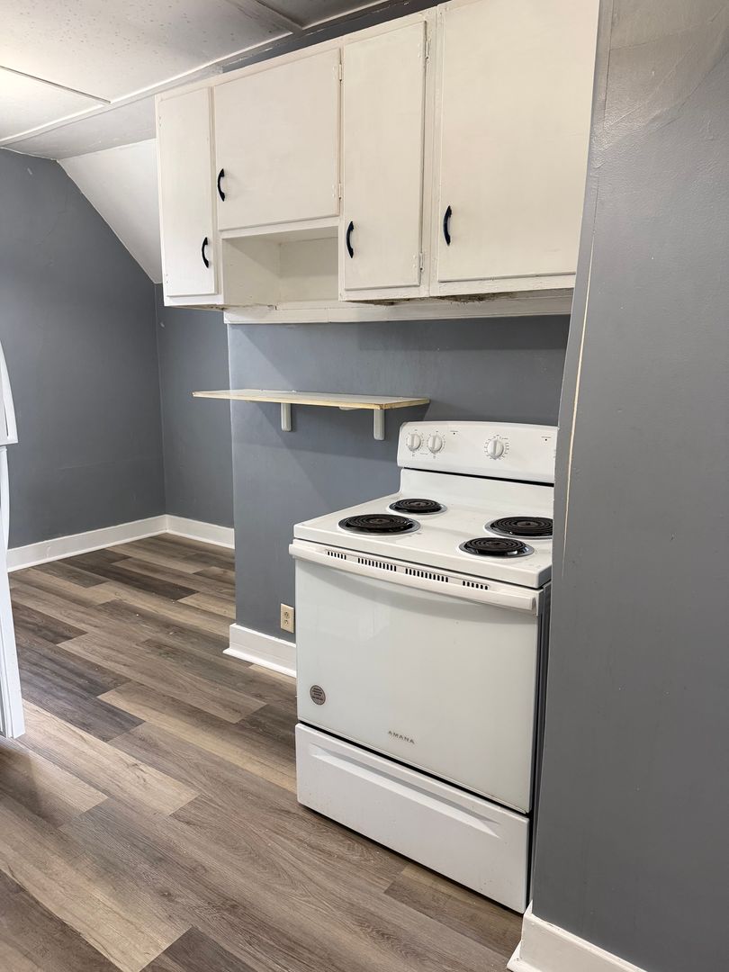 Manitowoc Apartment: 2118 Michigan Avenue