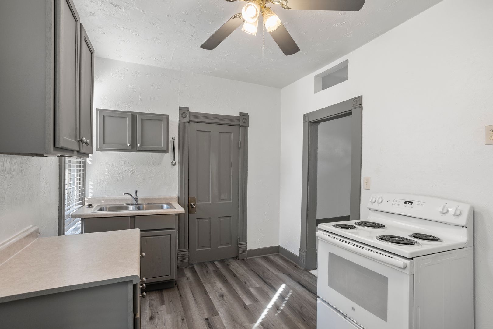 Oshkosh Apartment: 1400 Knapp Street