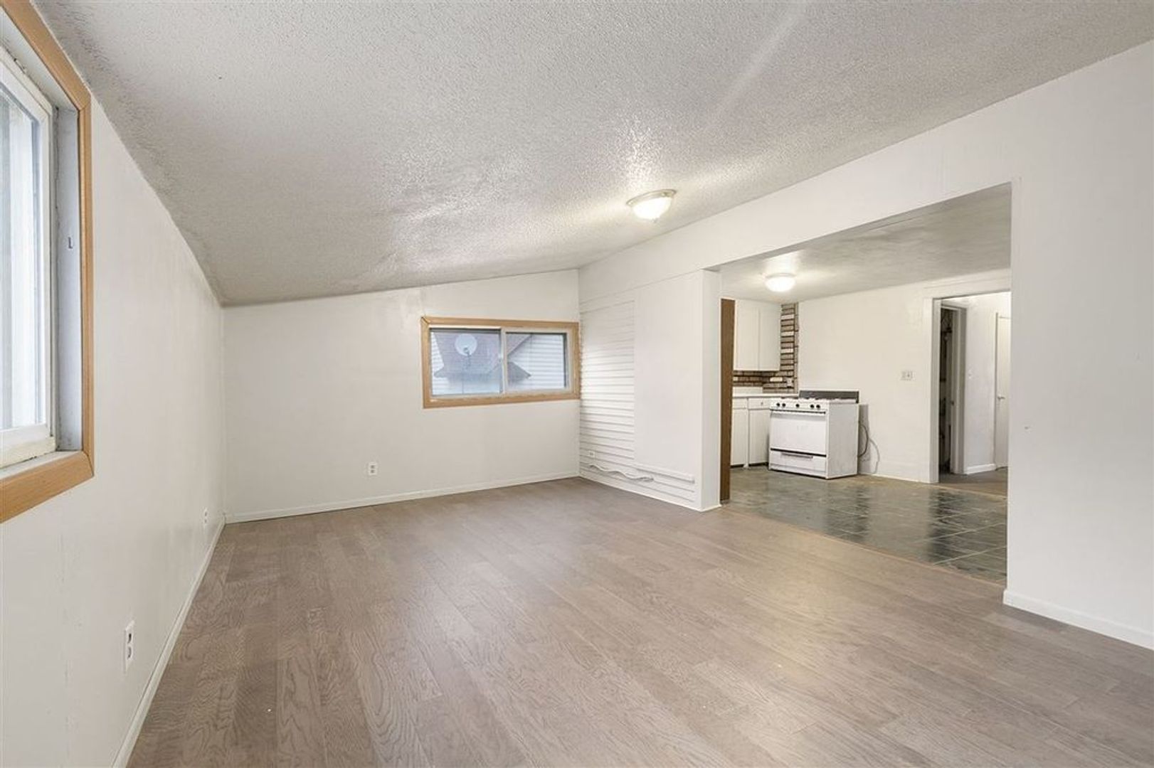 Oshkosh Apartment: 1519 Jefferson Street