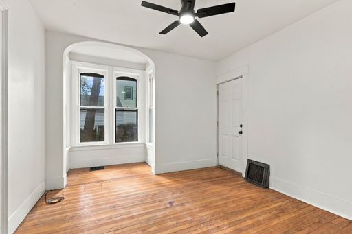 Newly Renovated One-Bedroom Apartment in Oshkosh! – photo 1