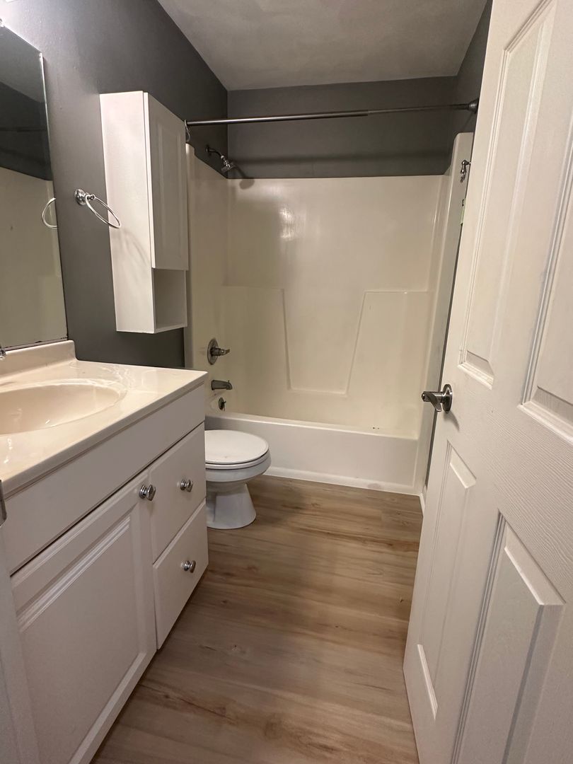 Appleton Apartment: 1120 E. Northwood Drive