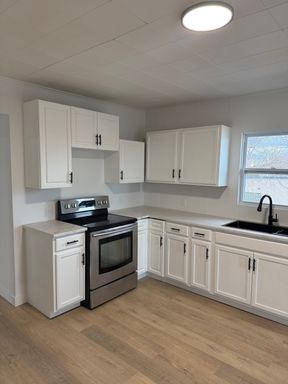 Beautifully remodeled upper three-bedroom, one bath apartment located across from the HERD Stadium. – photo 1