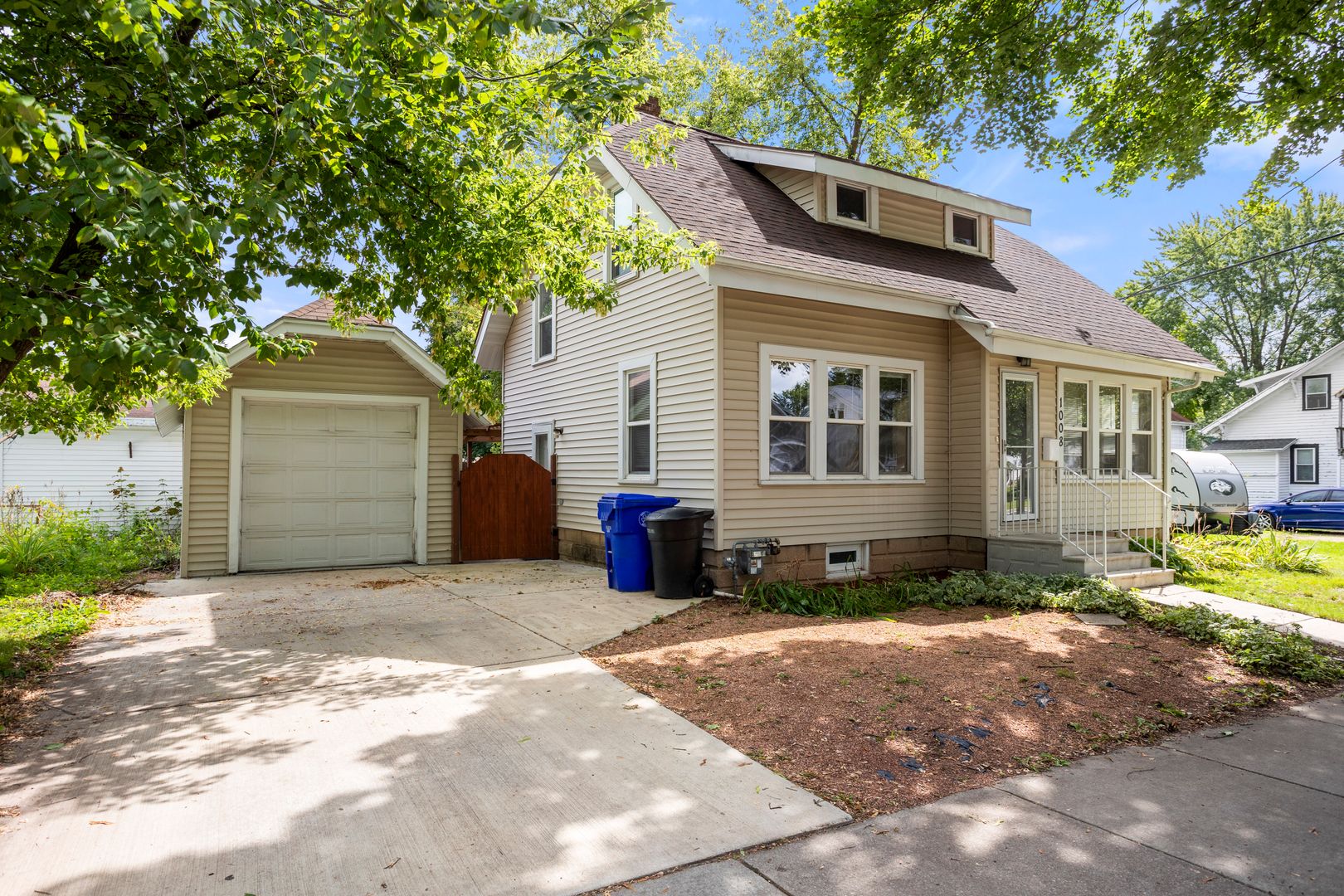 Appleton House: 1008 N. Bennett Street