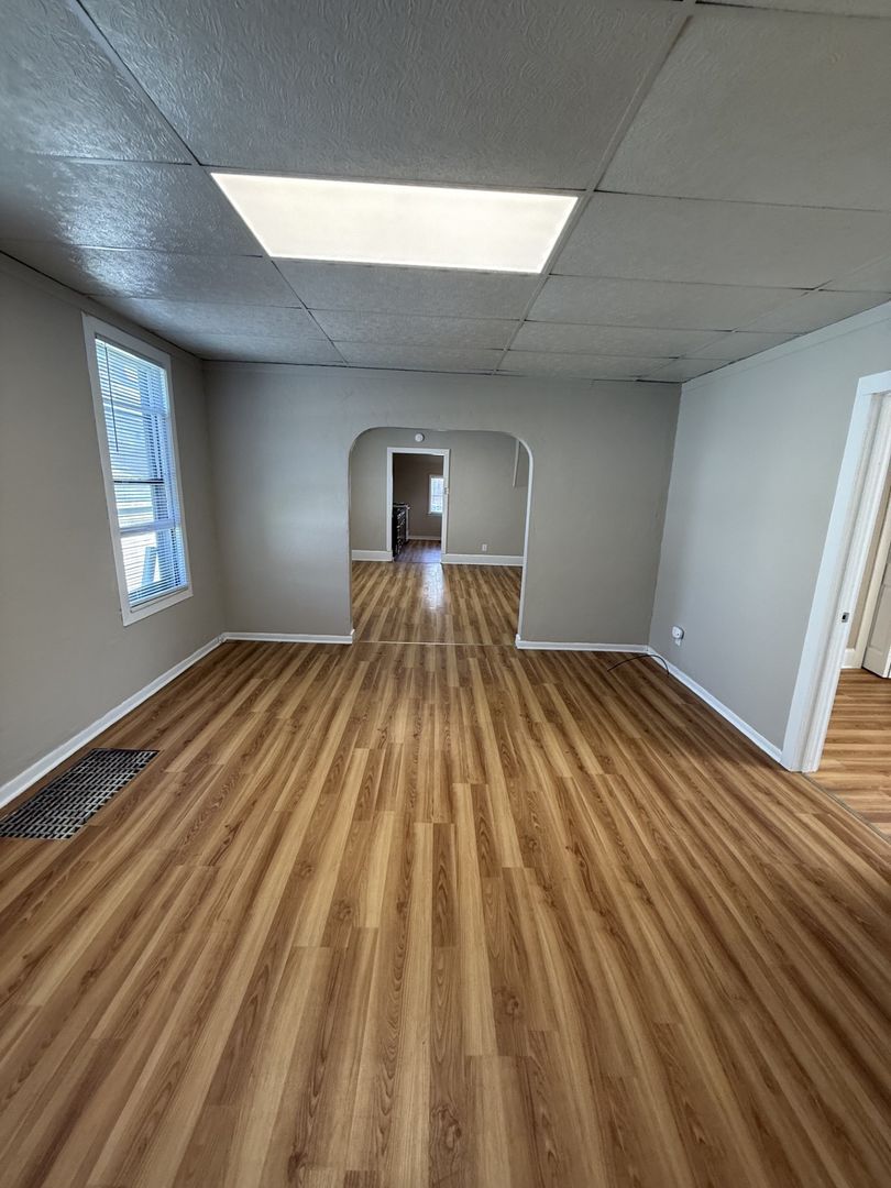 Green Bay Apartment: 811 12th Ave