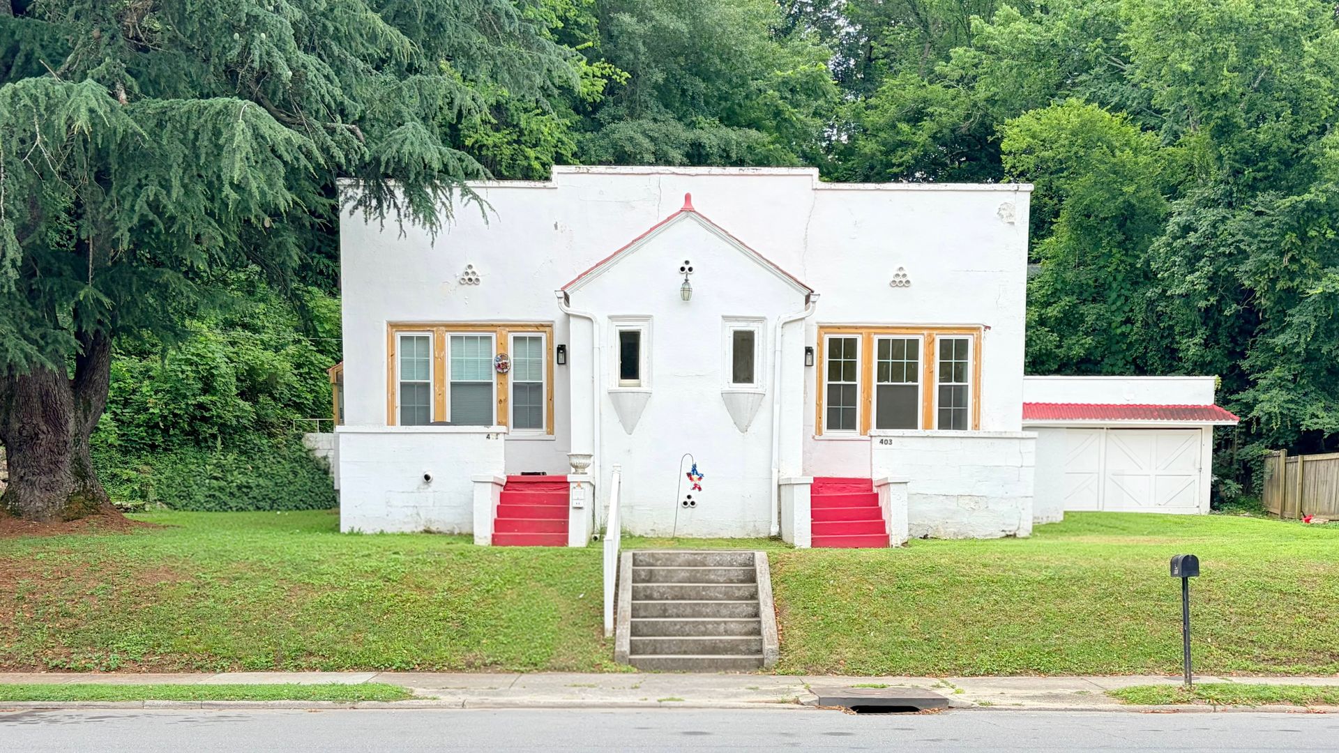 Rockmart House: 403 E Elm Street