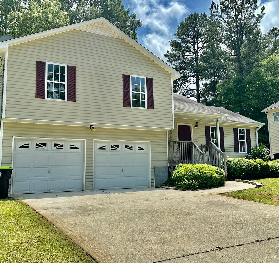 Villa Rica House: 380 River Trace Dr